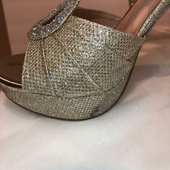 De Blossom Collection Alina nude/gold Strappy heels - Picture 13 of 15